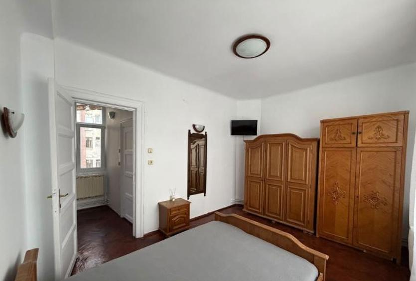 Apartament cu 3 camere semidecomandat, mobilat în Victoriei