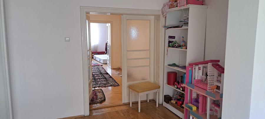 Casă cu 4 camere în Central