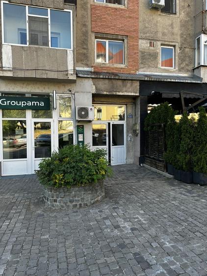 Apartament cu 4 camere decomandat în Central