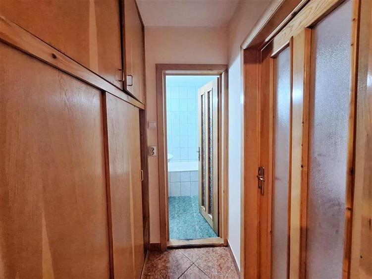 Apartament cu 3 camere decomandat, mobilat în 9 Mai