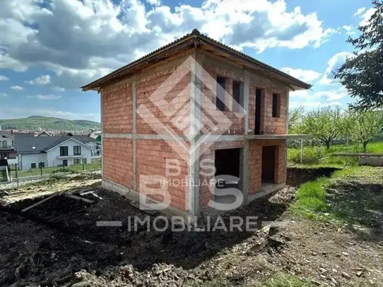 Casă individuală cu 5 camere cu Teren 300 Mp în Nord