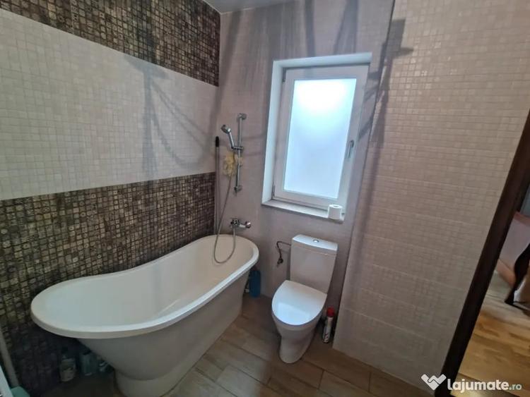 Apartament cu 3 camere semidecomandat, mobilat în Ultracentral