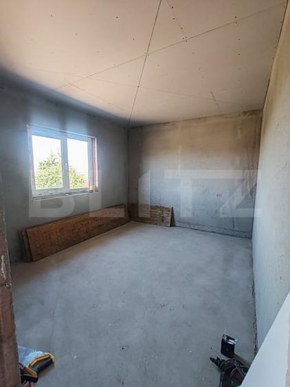 Duplex cu 4 camere cu Canalizare în Periferie