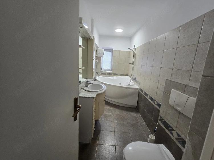 Apartament cu 4 camere decomandat în Unirii