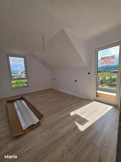 Casă cu 4 camere cu Teren 400 Mp în Central