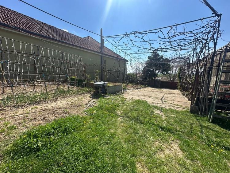 Casă individuală cu 4 camere cu Canalizare în Bucerdea Grânoasă