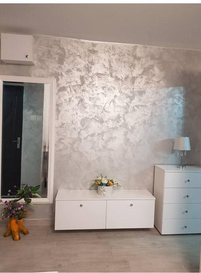 Apartament cu 3 camere semidecomandat în Sânleani