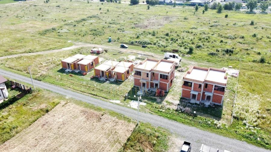 Duplex cu 3 camere cu Canalizare în Moșnița Nouă