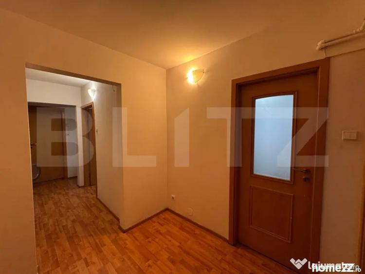 Apartament cu 3 camere decomandat în Sărari