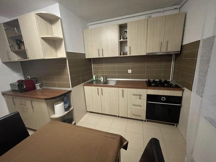 Apartament cu 2 camere decomandat, mobilat în Bucovina
