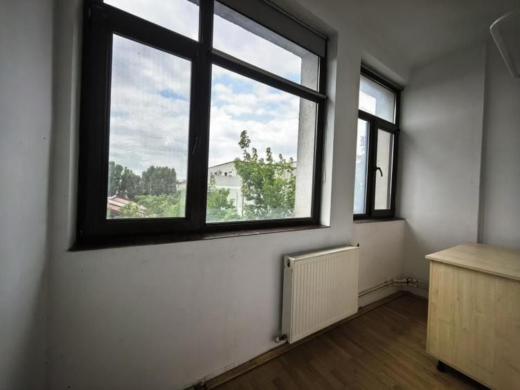 Apartament cu 2 camere semidecomandat, mobilat în Bularga