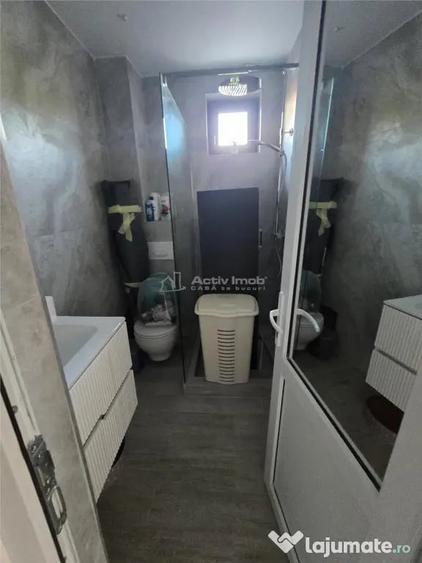 Casă cu 10 camere cu Teren 400 Mp în Nord
