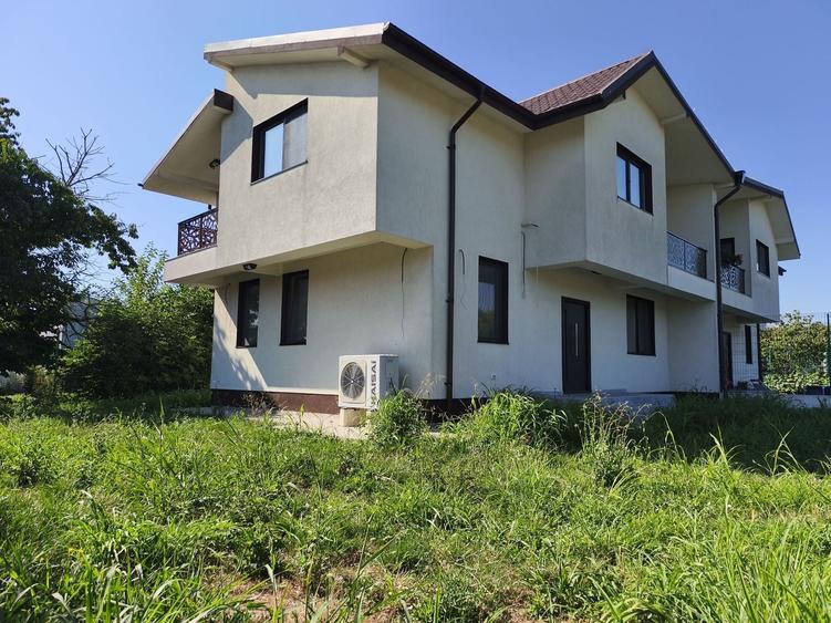 Duplex cu 4 camere cu Canalizare în Viile Noi