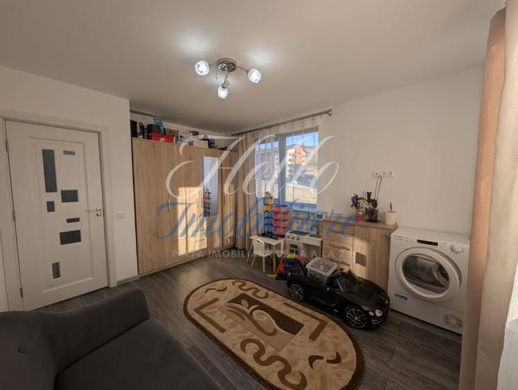 Apartament cu 3 camere semidecomandat în Florești