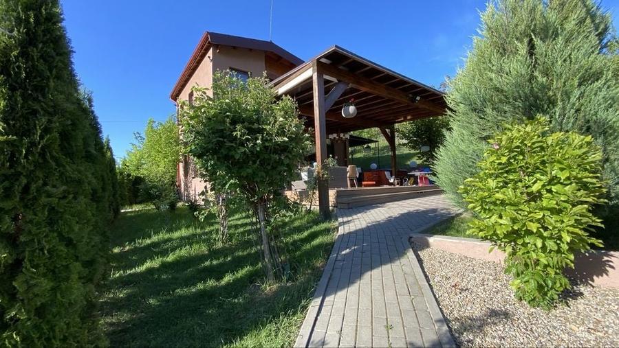Casă cu 4 camere cu Teren 6000 Mp în Bărăi
