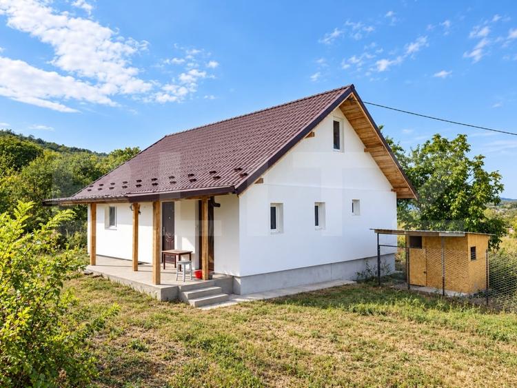 Casă individuală cu 3 camere cu Teren 3000 Mp în Comarna