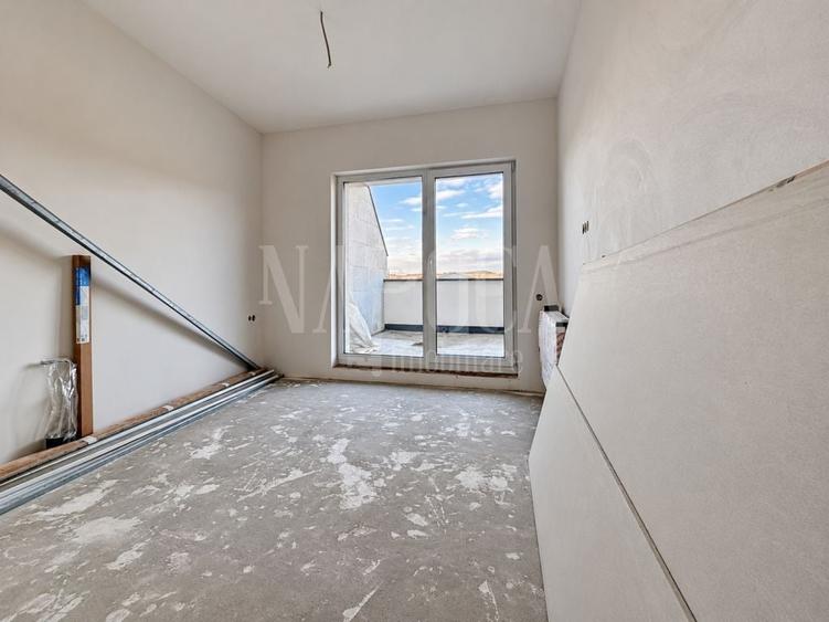 Apartament cu 3 camere semidecomandat în Florești