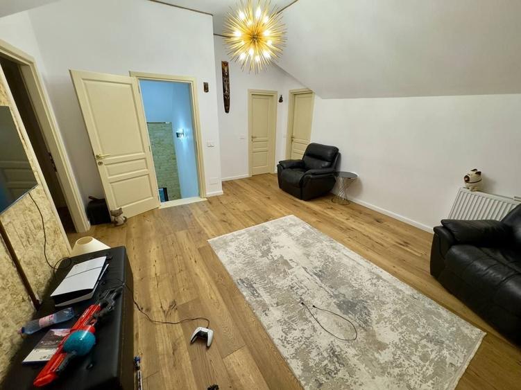Casă individuală cu 5 camere cu Canalizare în Central
