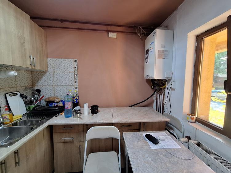 Apartament cu 3 camere decomandat, mobilat în Baba-Dochia