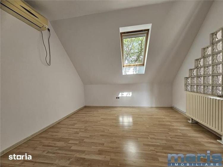Casă cu 4 camere cu Canalizare în Central