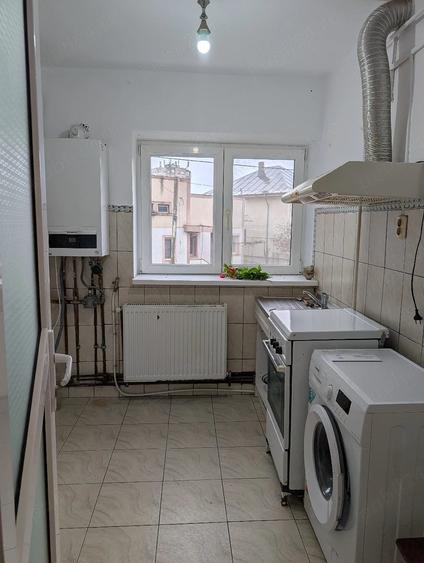 Apartament cu 3 camere semidecomandat în Central