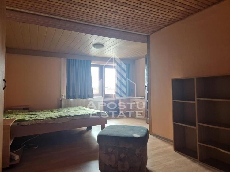 Casă individuală cu 17 camere cu Canalizare în Pârneava