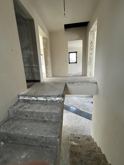 Casă individuală cu 5 camere cu Canalizare în Chinteni