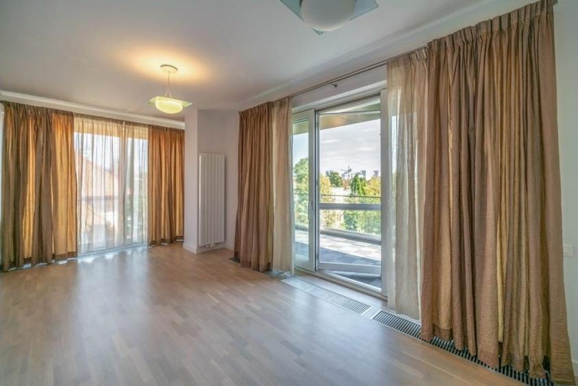 Apartament cu 4 camere în Aviatorilor