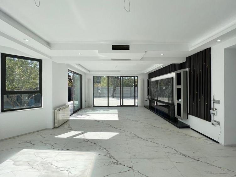 Casă individuală cu 6 camere cu Teren 1032 Mp în Pipera