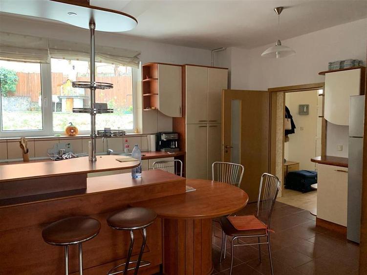 Casă individuală cu 5 camere cu Teren 400 Mp în Schei