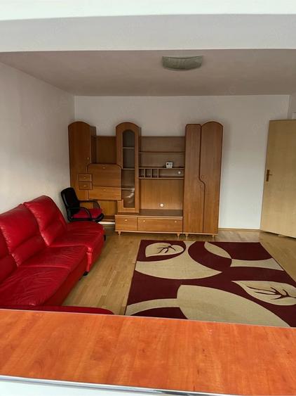 Apartament cu 2 camere decomandat în 1 Decembrie