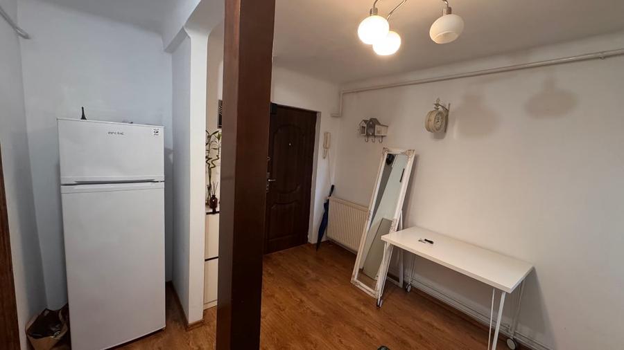 Apartament cu 2 camere semidecomandat, mobilat în Universitate