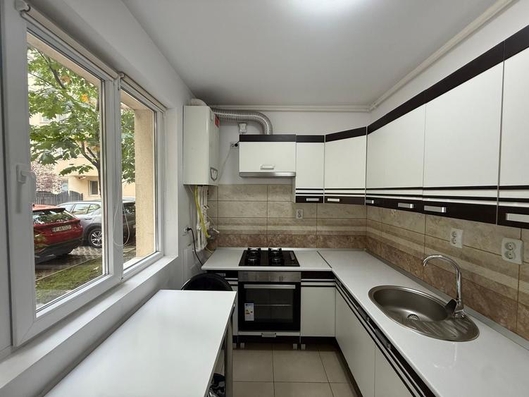 Apartament cu 2 camere decomandat, mobilat în Central