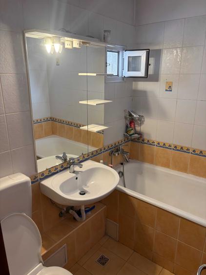 Apartament cu 3 camere decomandat în Valea Ialomiței