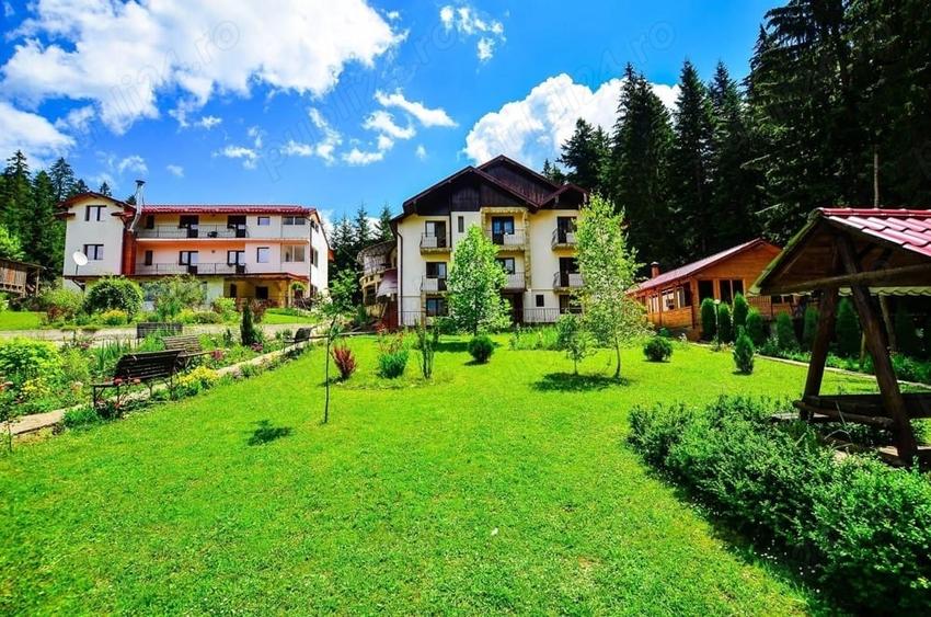 Casă cu 19 camere în Durău