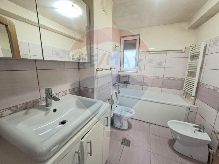 Apartament cu 2 camere semidecomandat, mobilat în Central