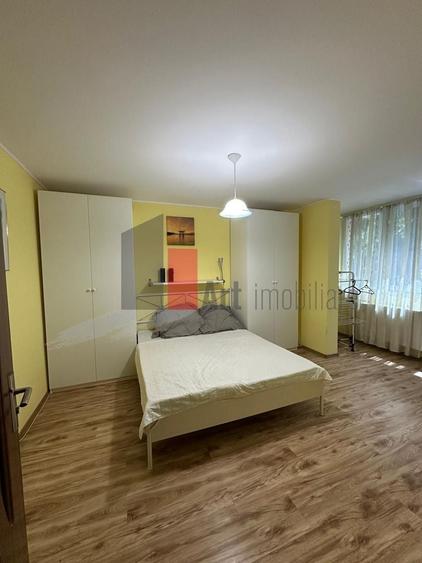 Apartament cu 3 camere decomandat în Drumul Taberei
