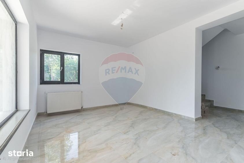 Casă cu 5 camere cu Teren 1000 Mp în Bârnova
