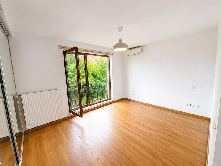 Duplex cu 6 camere cu Piscina în Iancu Nicolae