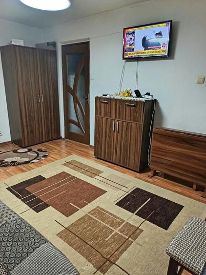 Garsonieră decomandată în Lotrului