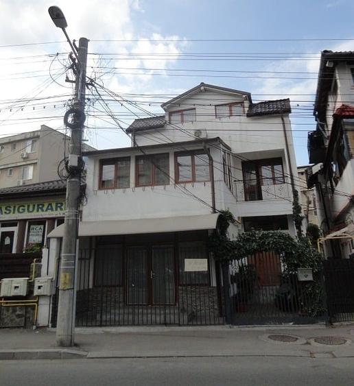 Casă cu 6 camere cu Teren 150 Mp în Calea București