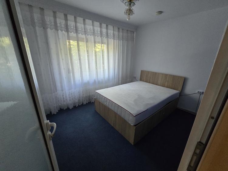 Apartament cu 3 camere semidecomandat în Ștefan cel Mare
