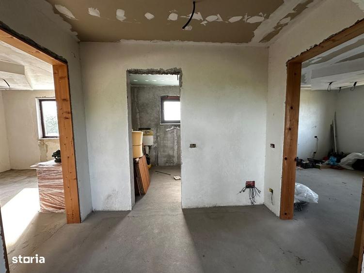 Casă cu 4 camere în Călienii Noi
