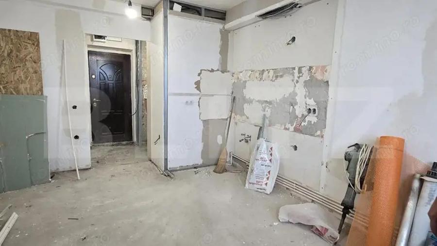Garsonieră semidecomandată în Micro 15