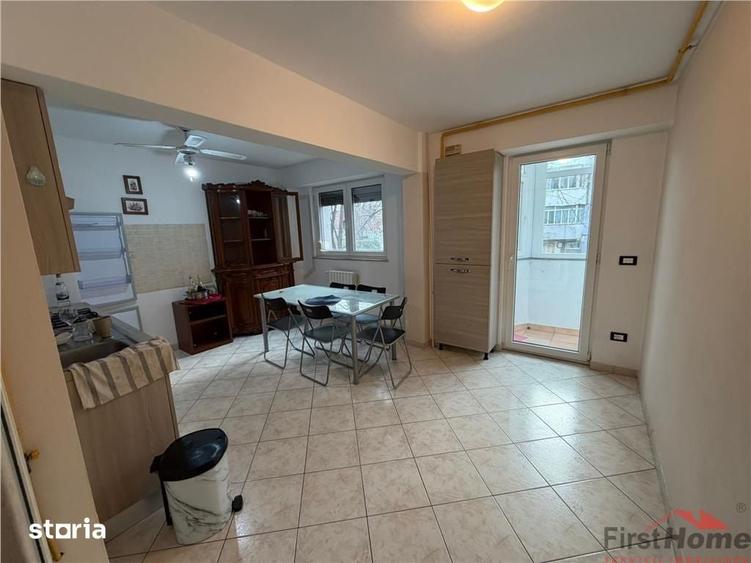 Apartament cu 4 camere decomandat în Est
