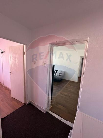 Apartament cu 2 camere semidecomandat, mobilat în Central