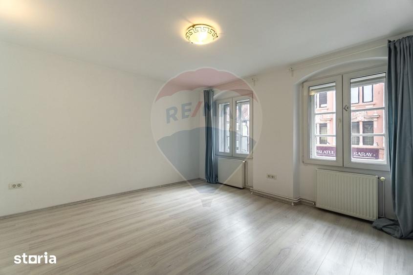 Apartament cu 2 camere semidecomandat în Centrul Istoric