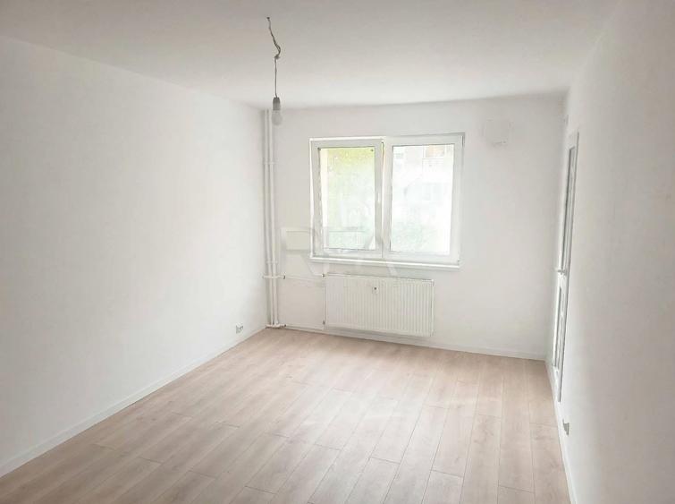 Apartament cu 3 camere decomandat în Berceni