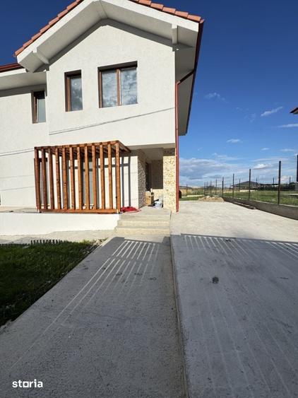 Casă cu 4 camere cu Teren 800 Mp în Chinteni