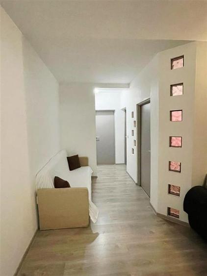 Apartament cu 3 camere semidecomandat, mobilat în Șelimbăr